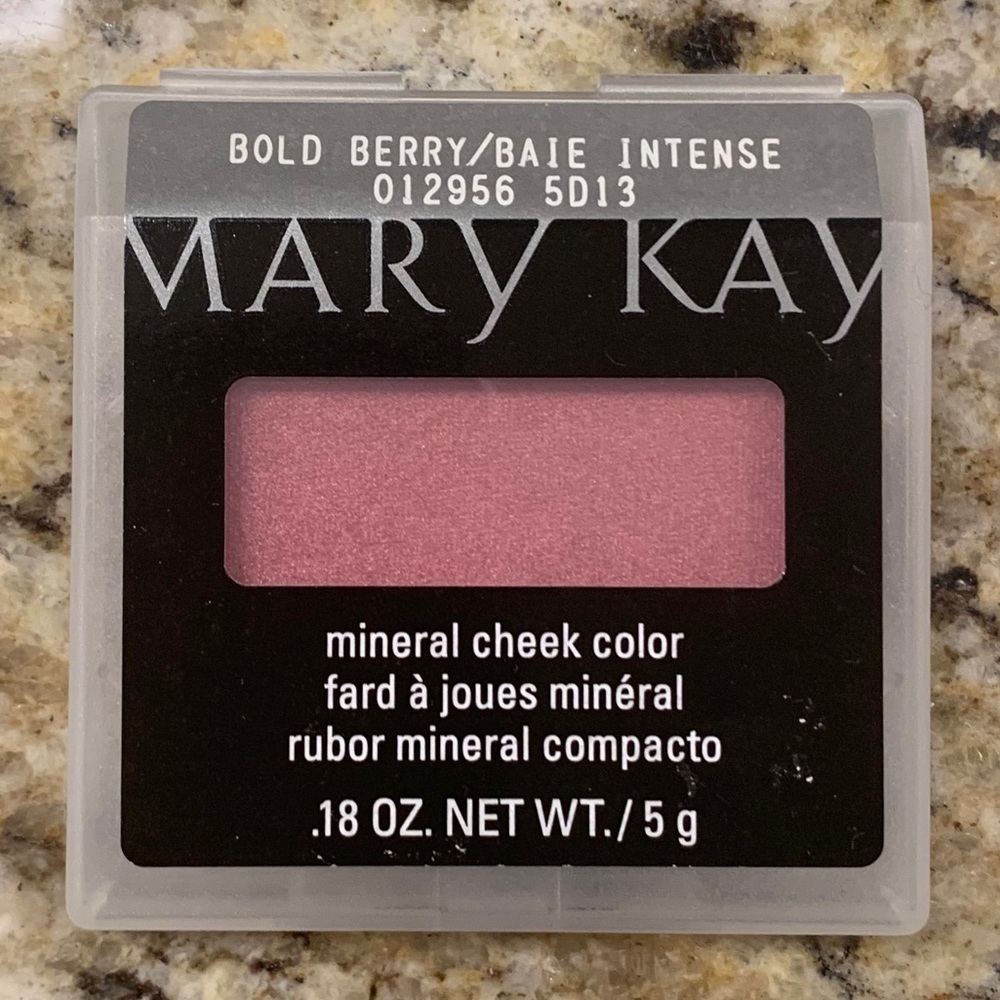 Mary Kay Bold Berry bush cheek color